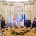 இந்தியா மற்றும் ஐரோப்பிய ஒன்றியம் (EU) இடையே நீண்டகாலமாக எதிர்பார்க்கப்பட்ட சுதந்திர வர்த்தக ஒப்பந்தம் (Free Trade Agreement - FTA) 2026 ஜனவரி 27 அன்று வெற்றிகரமாக முடிவுக்கு வந்தது. உலகின் மொத்த GDP-யில் சுமார் 25% பங்கு வைத்துள்ள இரு பெரும் பொருளாதாரங்களை இணைக்கும் இந்த ஒப்பந்தம், Mother of all Deals என்று அழைக்கப்படுகிறது